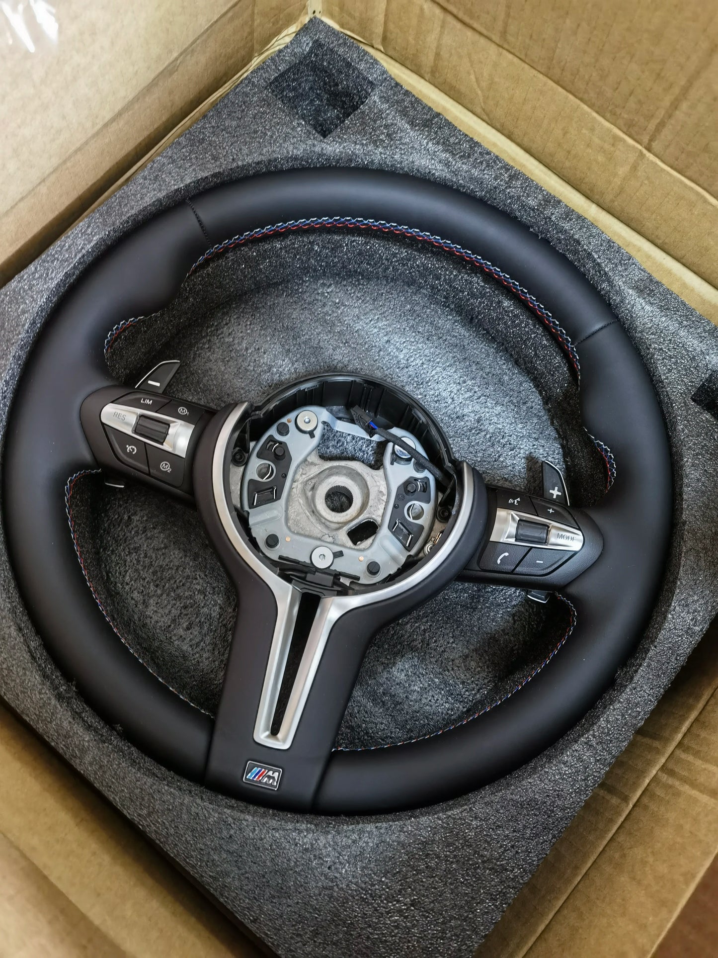 Hot Selling M Sport Steering Wheel For BMW M3 F30 F15 F16 F20 F21 F25 F26 M5 F10 F11 F06 F07 F12 F13 F01 E70 E87 E81 E90 E91 E92