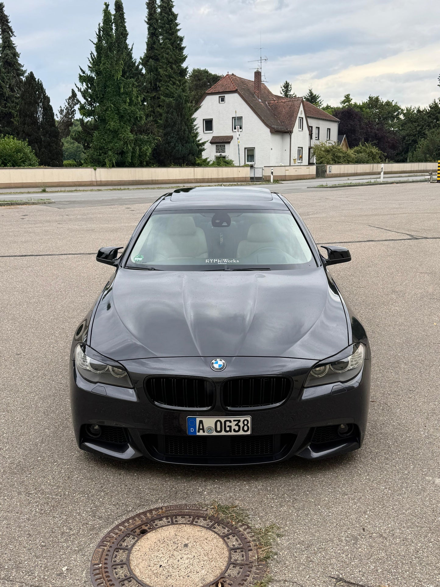 Auto-Sticker 𐱅𐰇𐰼𐰰 | works – Türk in Göktürk-Schrift (Weiß)